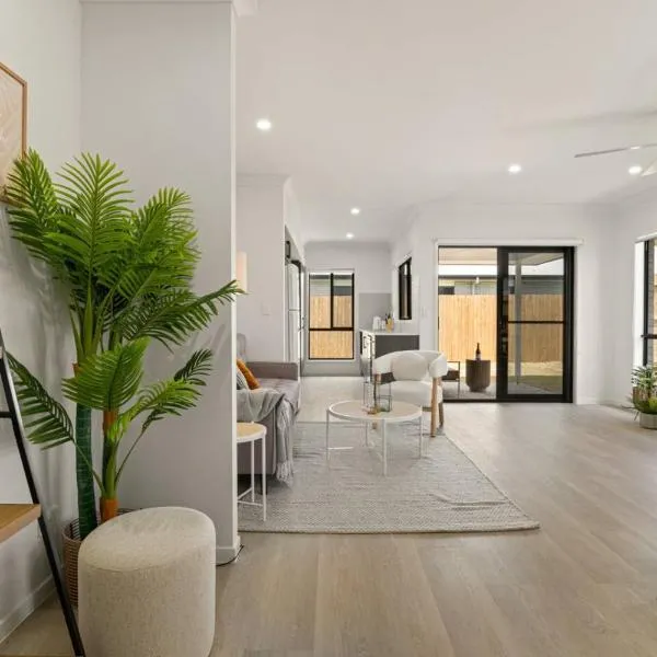 3BR home with cozy interior design, hotelli kohteessa Browns Plains