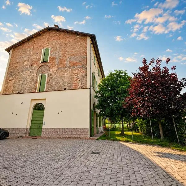 Intero appartamento con giardino in Palazzo del 1600, hotel en Campogalliano