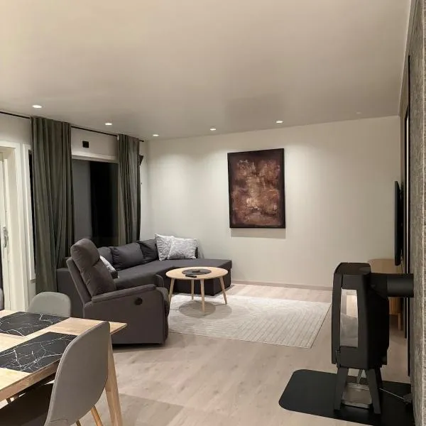 Brand new apartment, centrally located in Alta, hôtel à Alta