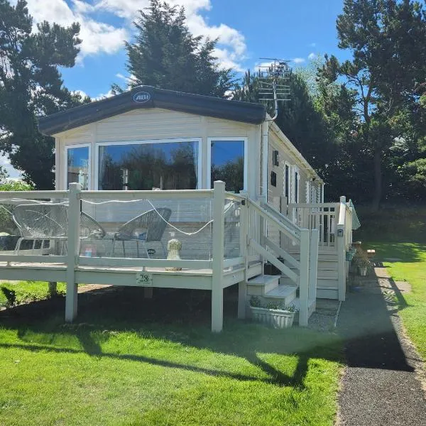 Caravan under the tree, Seton Sands, hotel in Port Seton