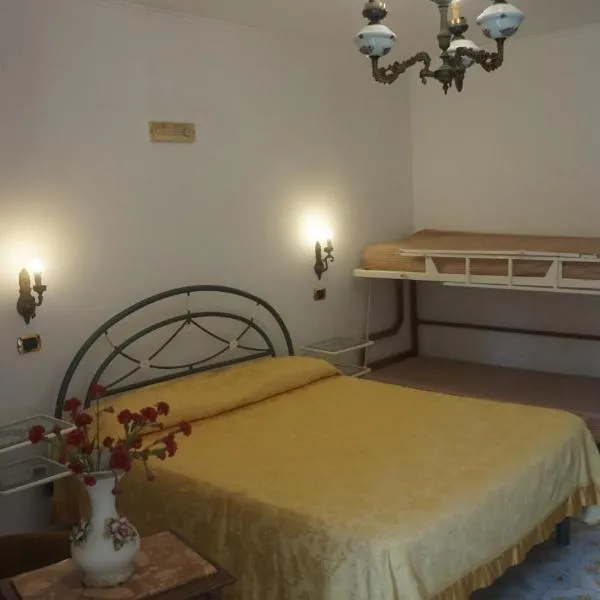 "Villaggio Camping Pompei" Bungalow & Camere, Hotel in Pompei
