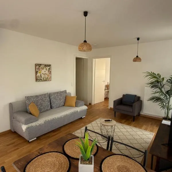 Modern 2 Room Apartment with Balcony in Dresden, hotel em Dresden