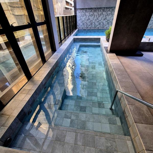 Flat moderno em Meia Praia 300m do mar com piscina - Foto 4