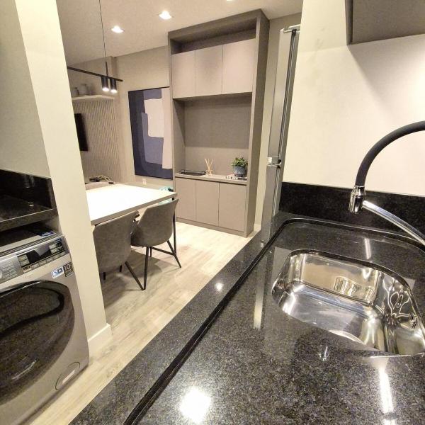 Flat moderno em Meia Praia 300m do mar com piscina - Foto 3