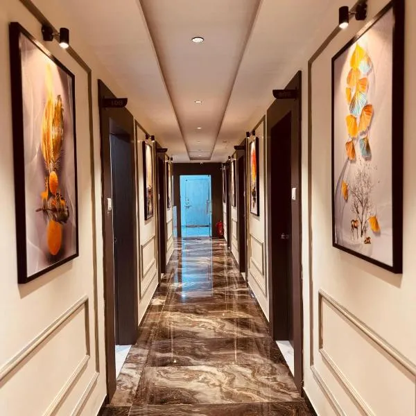 Hotel Saffron, hotel em Vadodara