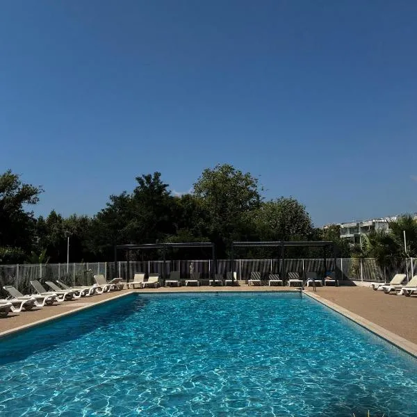 Appartement en bord de rivière, près des plages, hotel en Mandelieu-la-Napoule