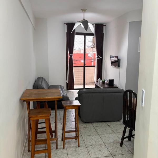Apartamento completo com sacada próximo à praia