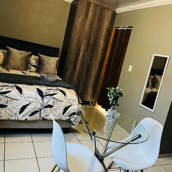5604 Guesthouse, hotel u gradu Witbank