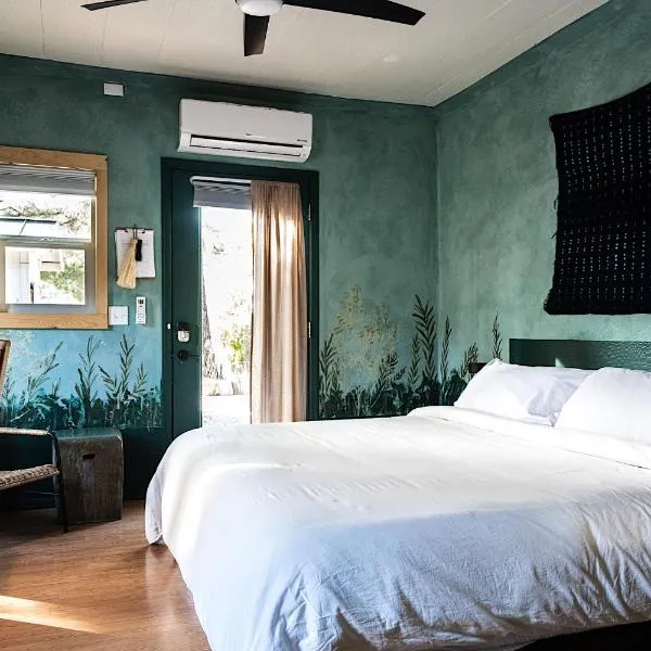 Designer King Garden Suite Near Sedona & Wineries, מלון בקוטונווד