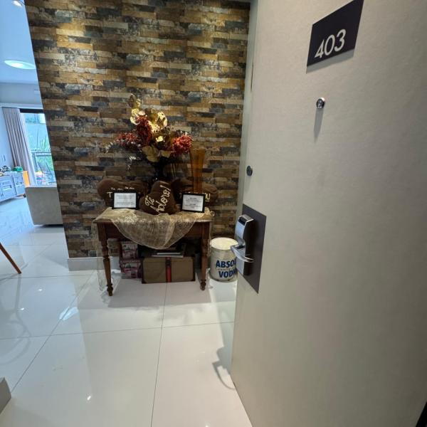 Leblon Flat Decorado de 2 Quartos, 2 Banheiros, Arrumação Diária, Garagem, Sauna, Mini Mercado, Recepção 24 horas e Academia com Vista do Mar
