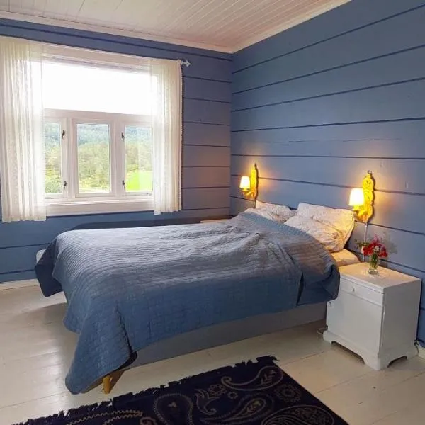 Heggjabygda Gjestegard utenfor Nordfjordeid - historisk tømmerhus i landlige omgivelser, hotel em Nordfjordeid