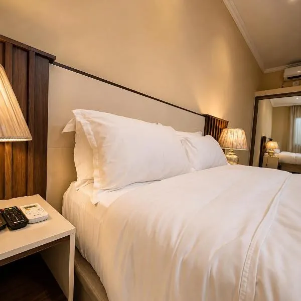 Hotel Palácio da Luz 2, hotel v Teteju