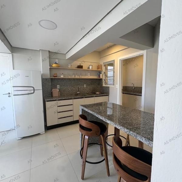 Apartamento térreo, 30 metros do mar no centrinho de Ingleses!