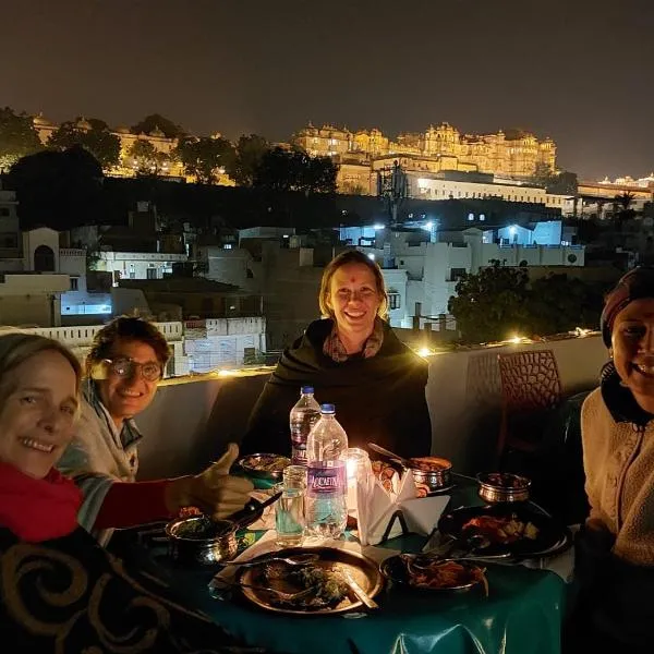 Khoj By Bharatescapes 50 Metres from city Palace Udaipur، فندق في أودايبور
