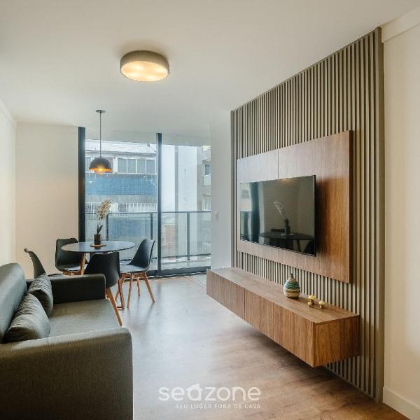 Apartamento c/ Sacada a 300m da Praia EEP0901