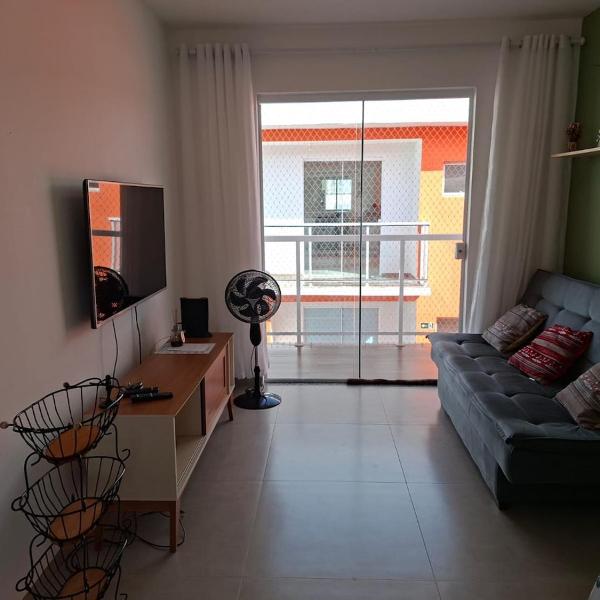 Apto 2 dorm, ar cond, Wi-fi, 10 min a pé da praia