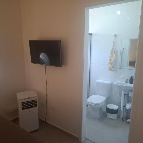 Apto 2 dorm, ar cond, Wi-fi, 10 min a pé da praia - Foto 3