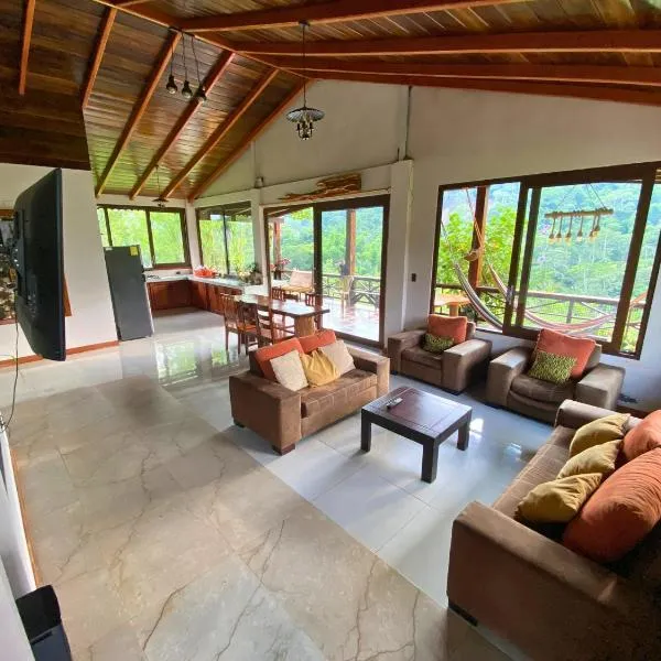 Paraíso selvático Casa de campo, hotel i Sucúa