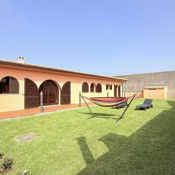 Casa Peixinho São Jacinto - 2 Bedrooms, Garden & BBQ near Beach – hotel w mieście São Jacinto