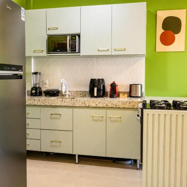 Apartamento com Piscina, Garagem, 8min Praia do Forte - Foto 5