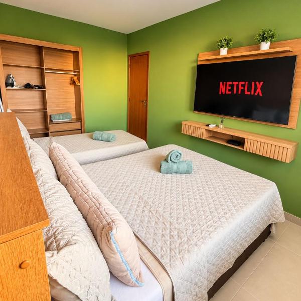 Apartamento com Piscina, Garagem, 8min Praia do Forte - Foto 2