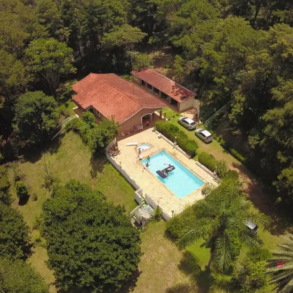 Large house with pool, barbecue area and Wi-Fi