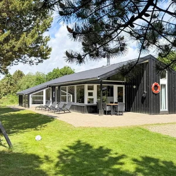 12 person holiday home in Fanø-By Traum, hôtel à Fanø