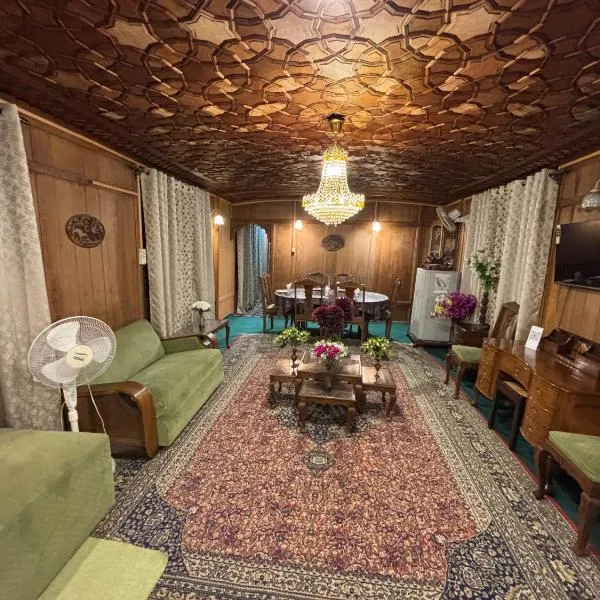 Srinagar में, होटल Lucky Kashmir Heritage Houseboat