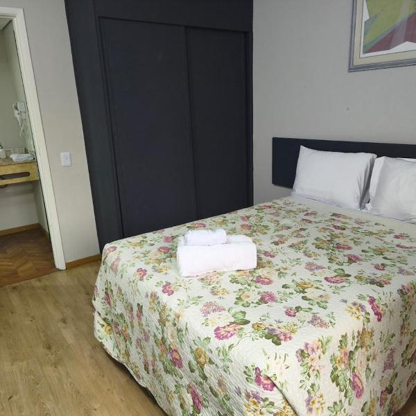 Airport 390 m away, with parking space and daily cleaning!
