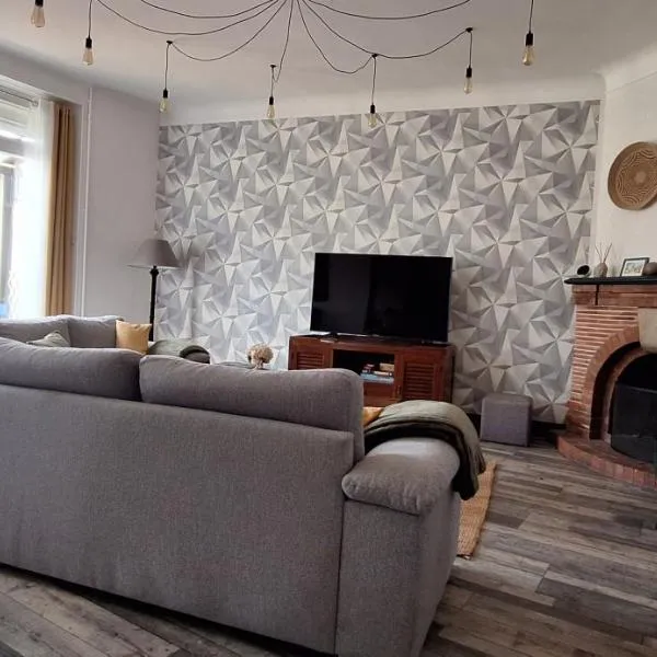 Entre Vignes & Vergers, maison 2 à 8 pers, cheminée, garage, jardin clos, 10 min Auxerre, hôtel à Jussy