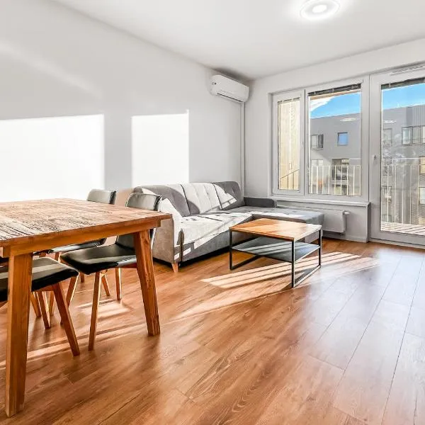 Svetlý apartmán s parkovaním a klimatizáciou v novostavbe, hotel di Bratislava