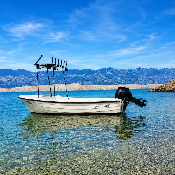 Mila's Pet Friendly Holiday House, hótel í Pag