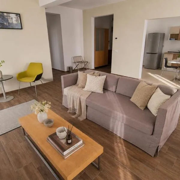 Jafar 9 - Spacious 1-Bedroom with Balcony, hotel in Timişoara