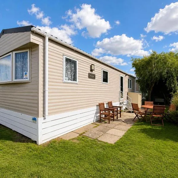 Stunning 6 Berth Caravan Near To The Beach At Pakefield Ref 68115Cr, hotel a Lowestoft