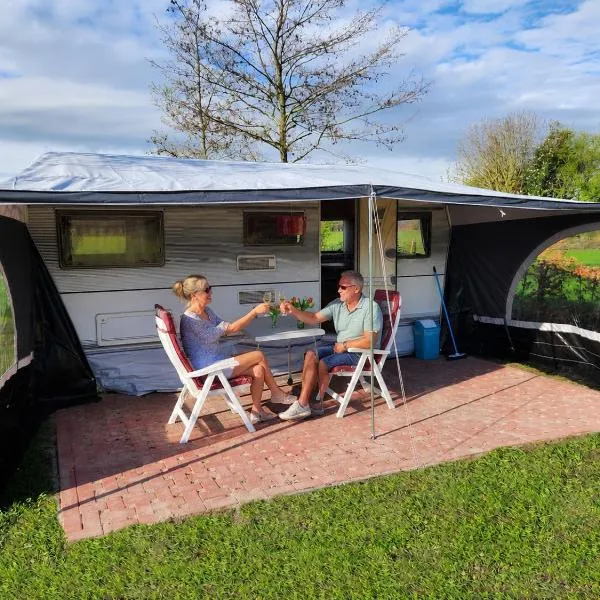 Ruime caravan op gezellige minicamping, hotel en Lichtenvoorde