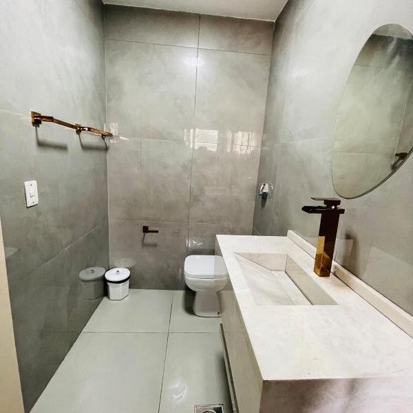 Apartamento Espaçoso há 150m da praia da Enseada! - Foto 2