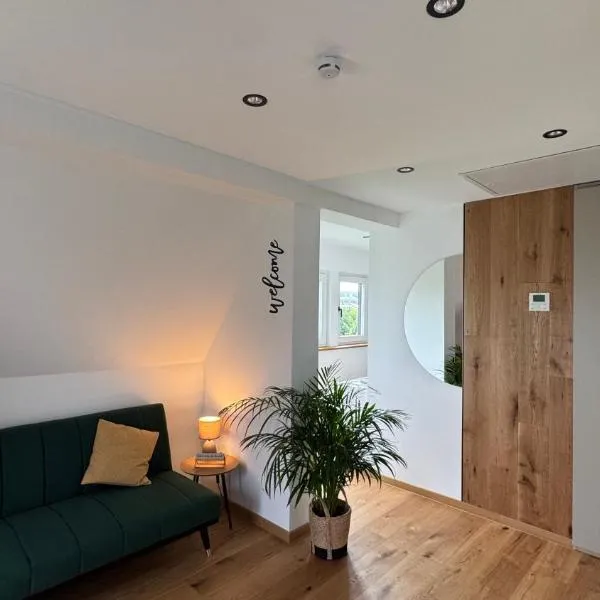Klimatisierte Eifel-Ferienwohnung 4PL2 Mechernich, Obergartzem, Satzvey - nahe Krewelshof, Burg Satzvey & Phantasialand, hotelli kohteessa Mechernich