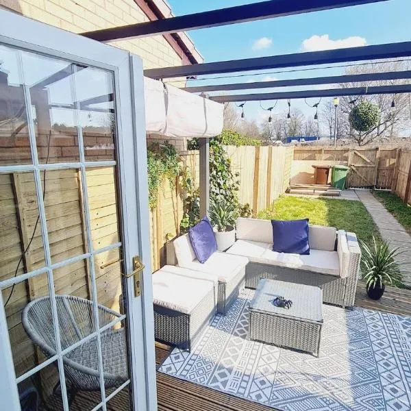 Beautiful 2bedroom house with garden, hotel v destinaci Glasgow