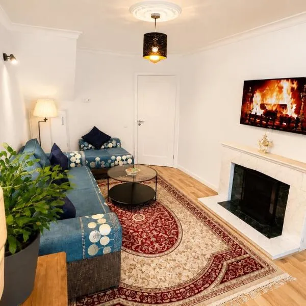 Viesnīca Spacious 4 Bedroom Bungalow with 2 Bathrooms with Garden and Parking in Dublin pilsētā Lukana