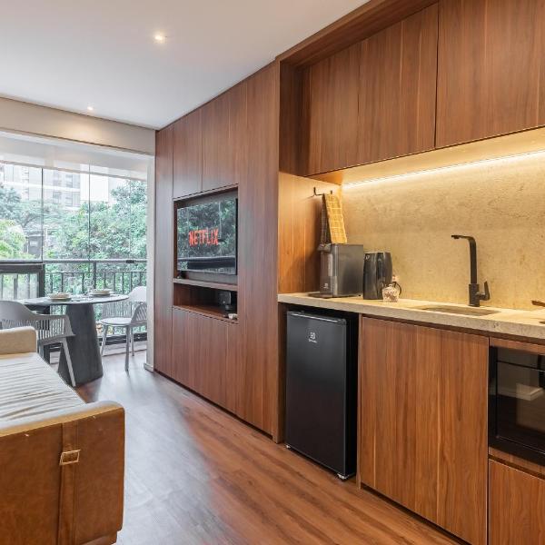 Apê Luxuoso Pinheiros, Sala com cozinha e Quarto