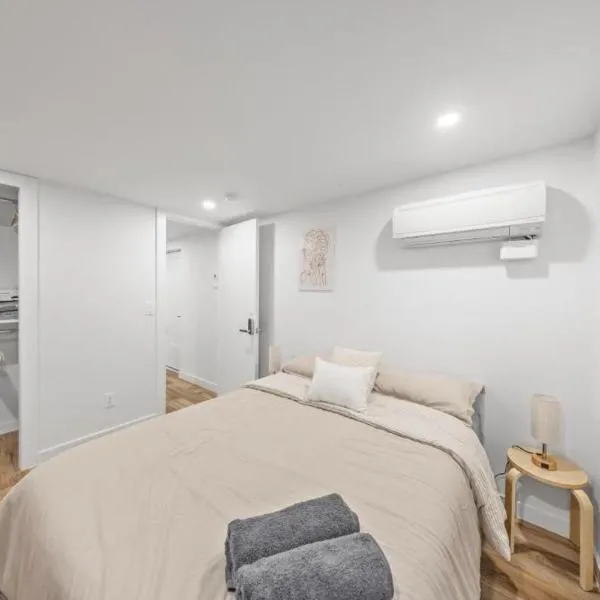 The Cosmo Outstand NYC - Private room at a shared apartment near Times Square, khách sạn ở New York