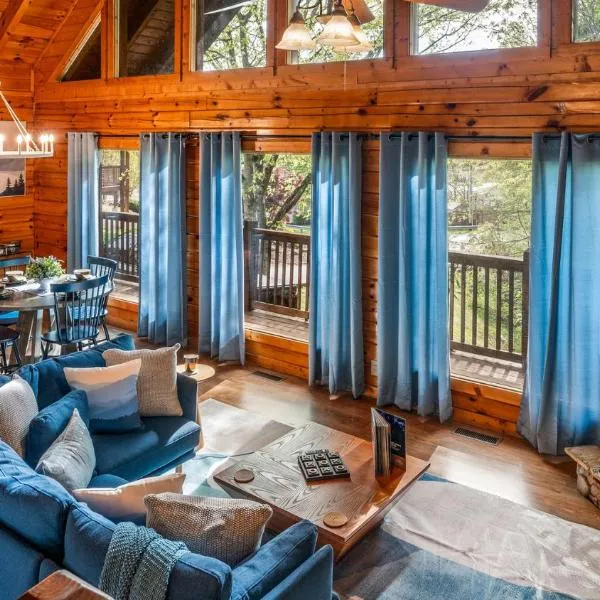 Blackberry Cobbler- Romantic Hideaway, Hot Tub, Scenic Views, Dogs OK, hotel em Pigeon Forge