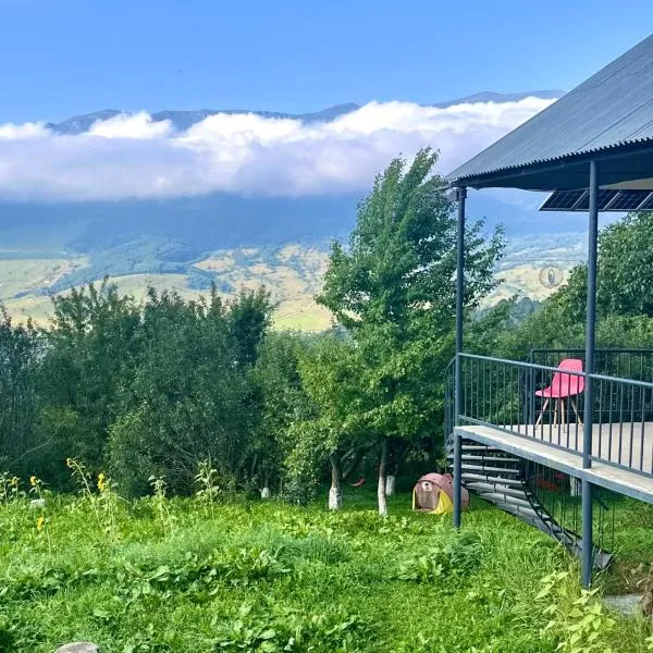 Cozy Dez Guest House with Dreamy Mountain Views, hotell i Margahovit