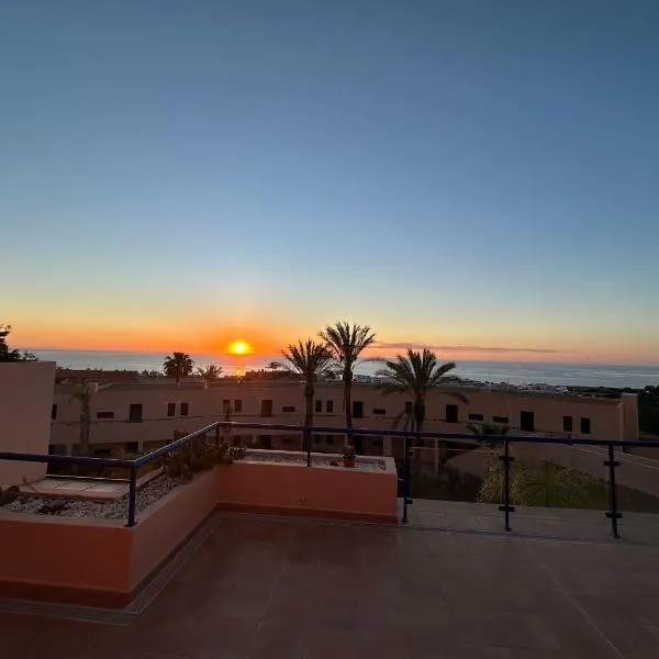 Seaview Apartment with Big Terrace Pool and Garage Mojacar Playa, hotel en Mojácar