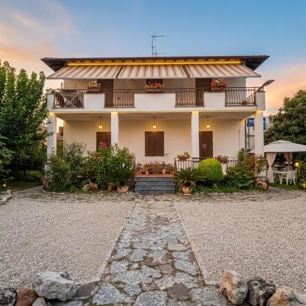 B&B IL TULIPANO free private parking, Hotel in Como