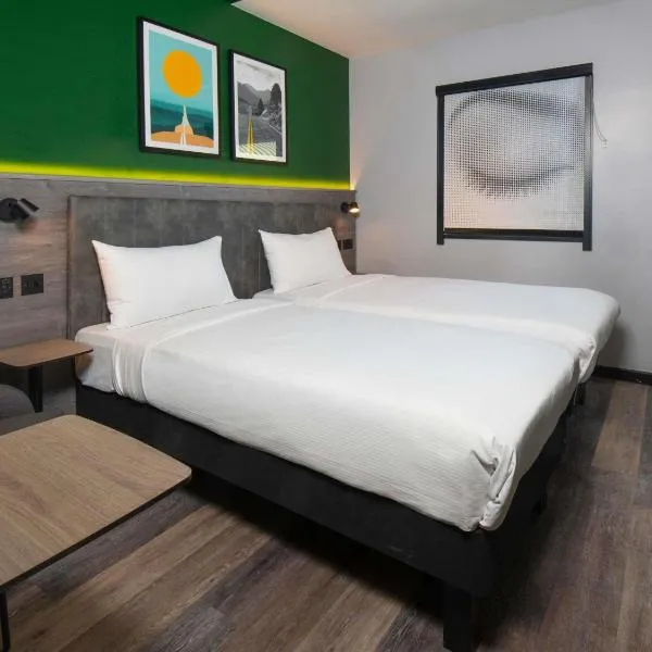 ibis Styles London Gatwick Airport, hotel in Crawley