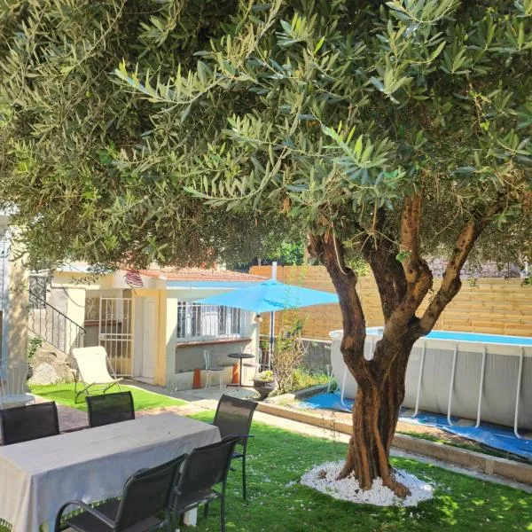 Pretty and comfortable outbuilding with swimming pool and garden, hótel í Menton
