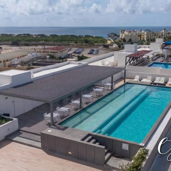 Endless Summer - Award Winning 2Bed 2Bath Condo - Heated Rooftop Pool with Ocean Views - Gym - 5min walk to Beach - Fiber Internet - Sleeps 6, hotell i Cabo San Lucas