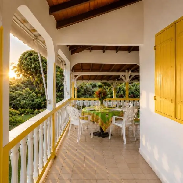 Domaine Palm Garden, Villa 3 càc avec terrasse, barbecue et vaste jardin tropical, proche de Deshaies, hotel a Sainte-Rose
