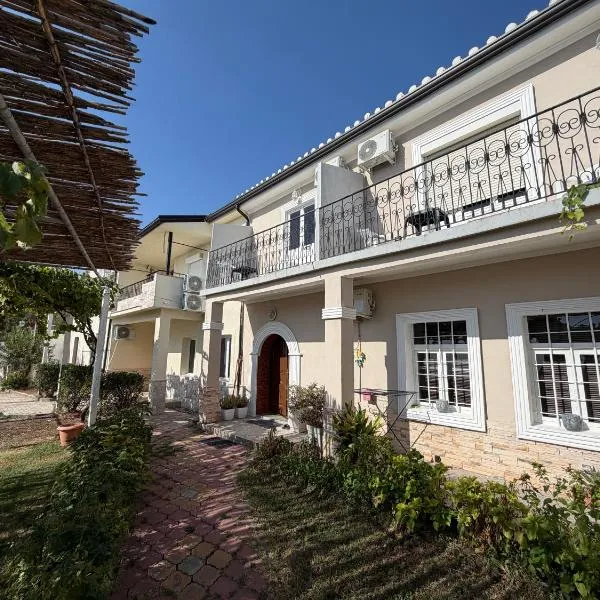 Garden Villa Guni: Kroya şehrinde bir otel